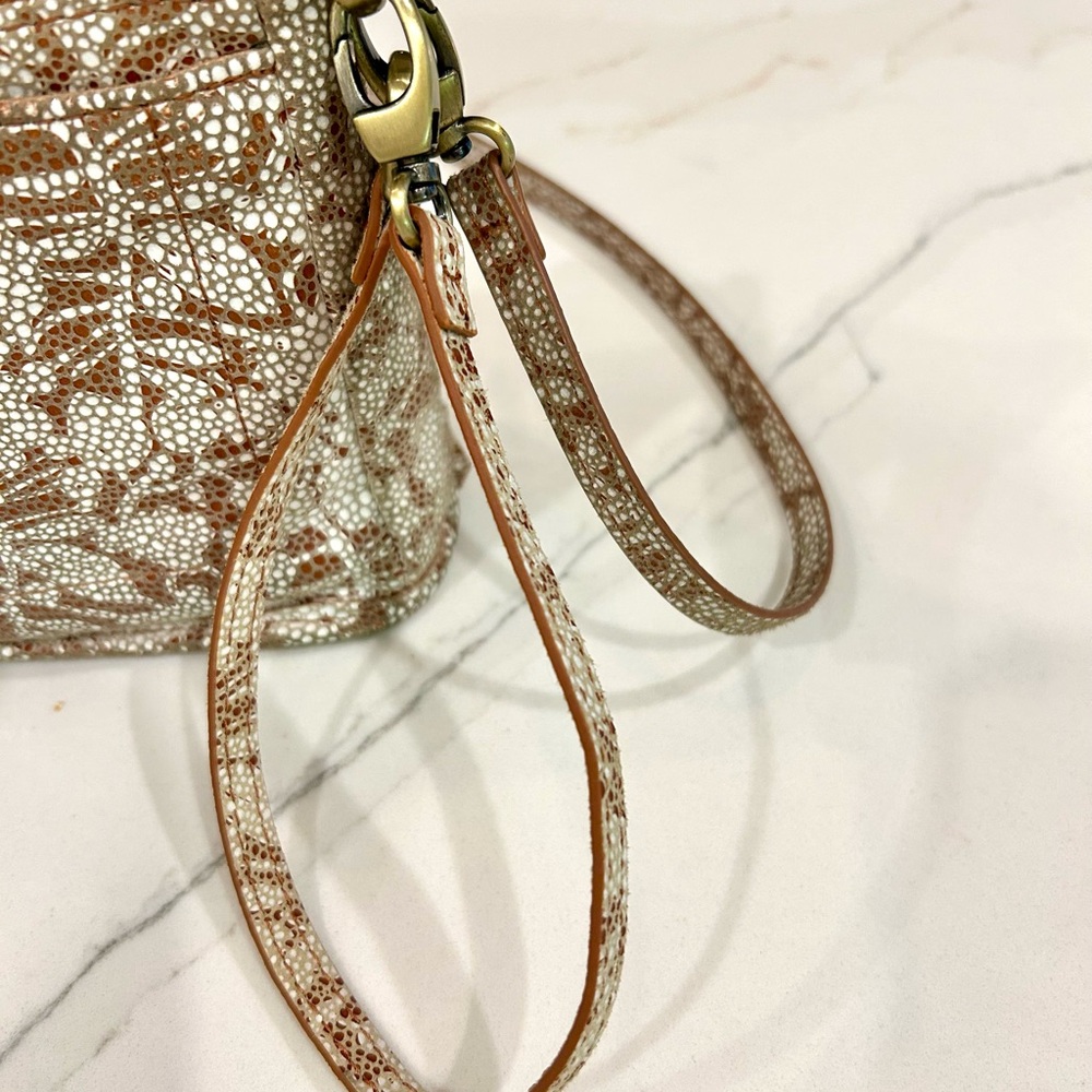 HOBO wear 3-ways Tan Leather Handbag - Picture 6 of 6